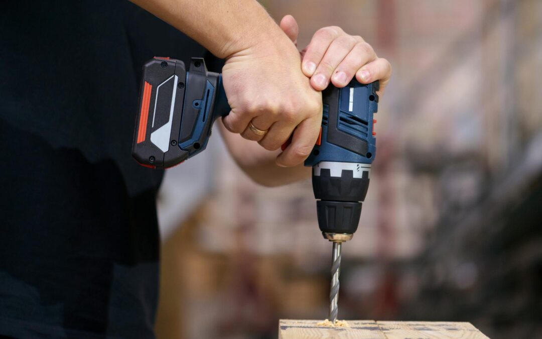 Comparatif des perceuses sans fil : Bosch vs Makita, laquelle choisir ?